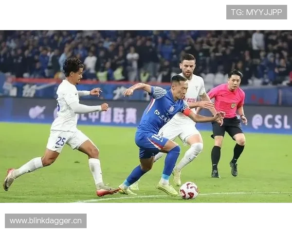 上海申花中场结构偏防守，球队当前阶段掌控比赛节奏能力受到制约