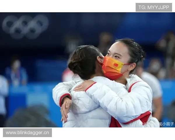 朱雪莹训练完顺手拎了块奥运金牌回家，这日常也太凡尔赛了吧