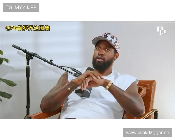 保罗·乔治买菜也得人帮拿袋，不愧是球场外的普通人版本